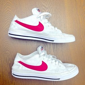 Nike size 9.5 woman converse shoe